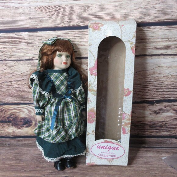 UniQue Porcelain Doll Limited Edition 16" - Lucy - Picture 7 of 7